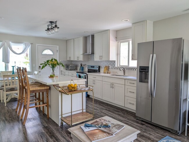 Building Photo - HINA30