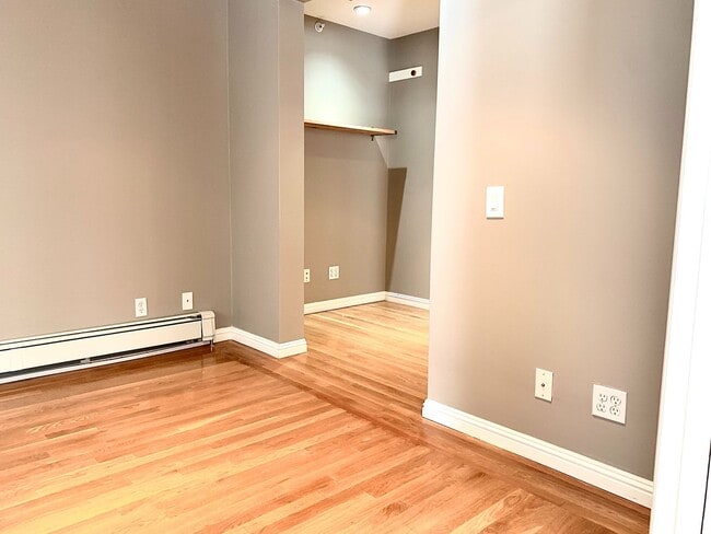 Building Photo - 2720 Sacramento St