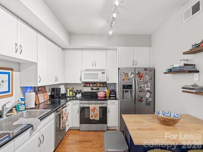 Building Photo - 1320 Fillmore Ave