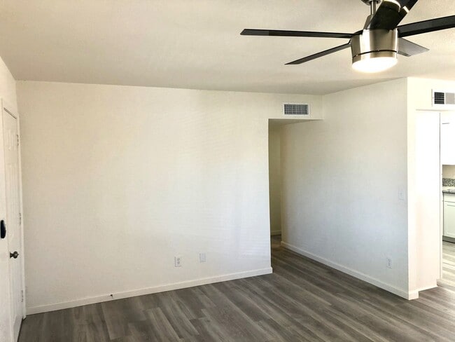 Building Photo - Cute 3 Bedroom Home near Hualapai Mt. School.