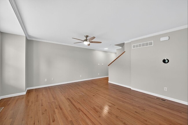Building Photo - Charming 3-bedroom, 2-bath townhouse