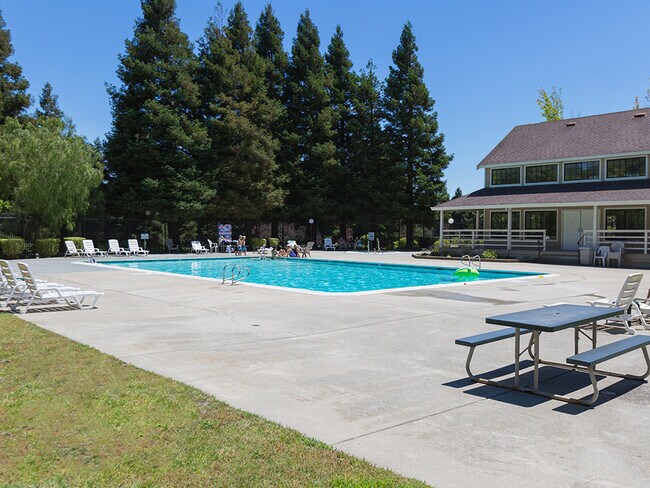 Building Photo - Delightful 3 Bedroom, 2 bath, Community Pool & Tennis, West Danville!