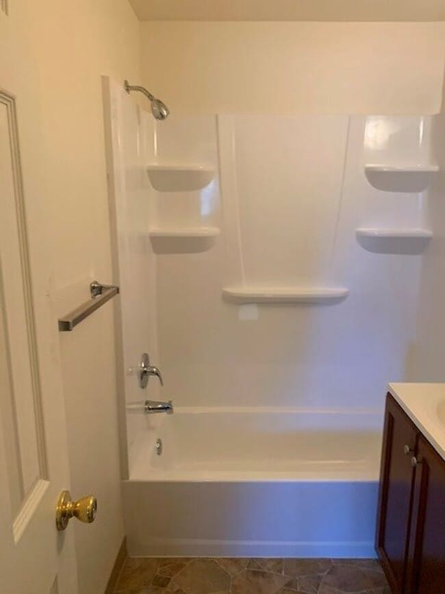 Building Photo - Middle unit in 8-plex complex