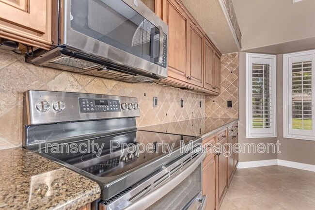 Building Photo - 1028 E Orchid Ln
