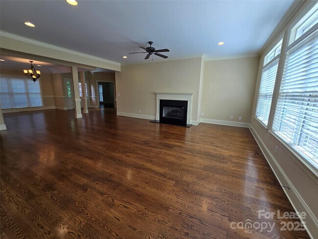 Building Photo - 2441 W Nicole Ln