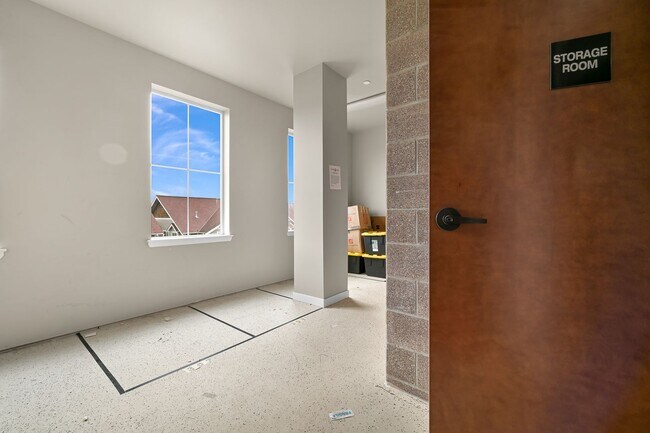 Building Photo - Beautiful Condo in Lynden