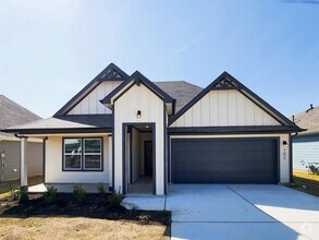 Building Photo - 102 Ft Clark Spgs Dr