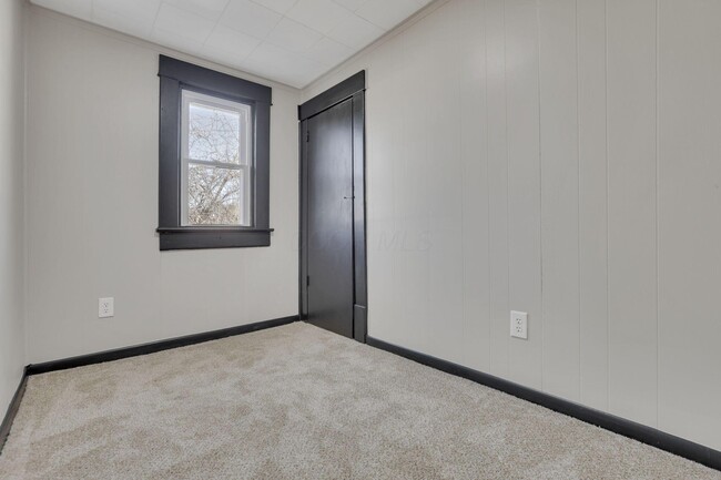 Building Photo - 401 Miller Ave