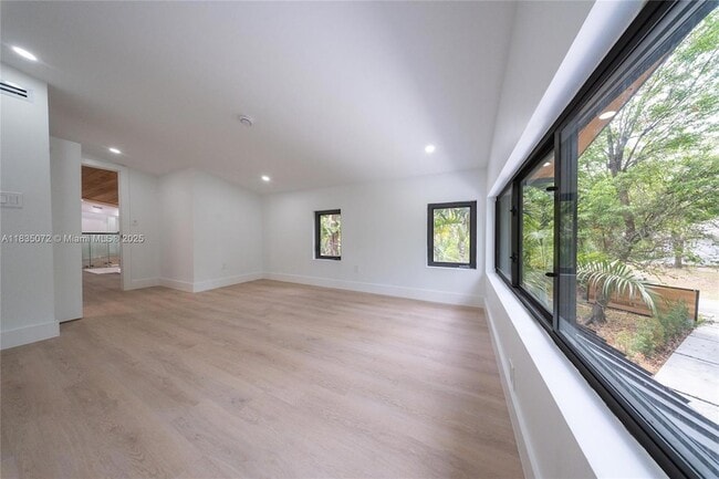 Building Photo - 6525 SW 133rd Dr