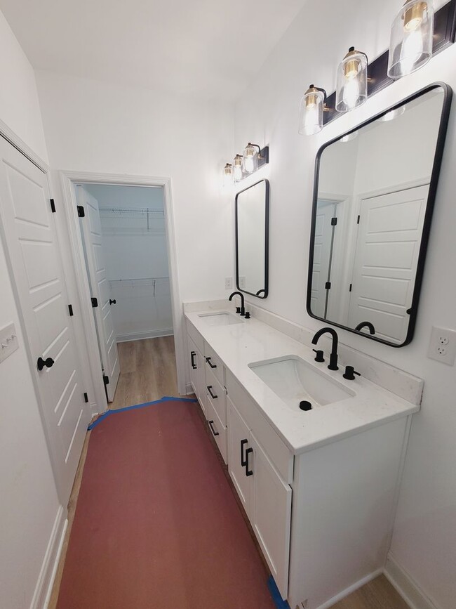 Building Photo - Beautiful new built three-bedroom, two-bat...