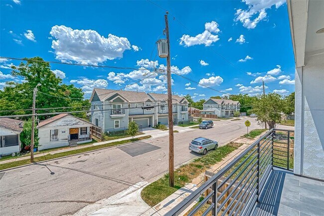 Building Photo - 1806 Schweikhardt St