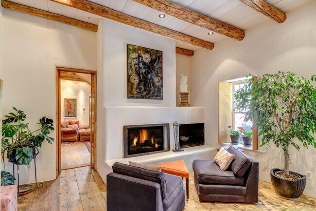 Building Photo - Live in a Piece of Santa Fe’s History – Av...