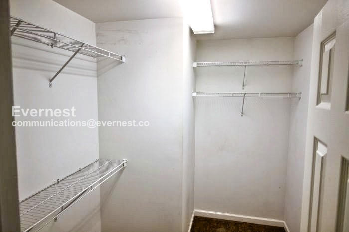 Building Photo - 5555 Crooked Creek Dr