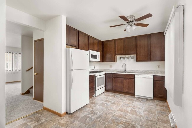 Stone Point Apartments Fully Equipped Kitchen - Stone Point