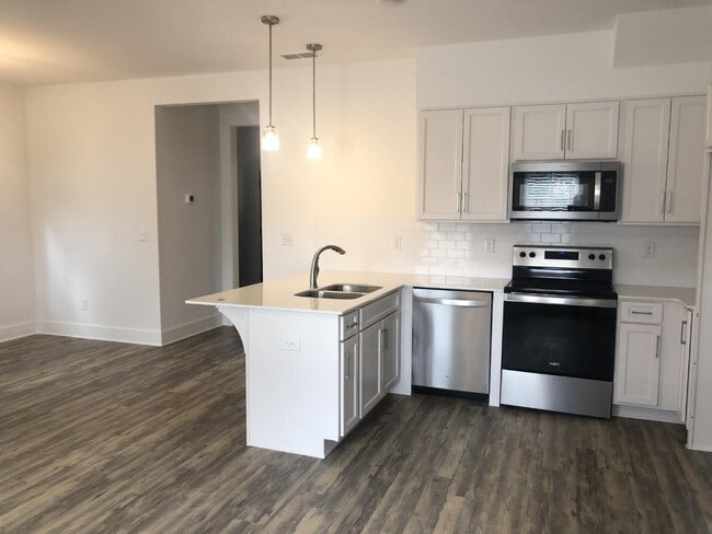 Building Photo - 3108 Elm Hill Pike