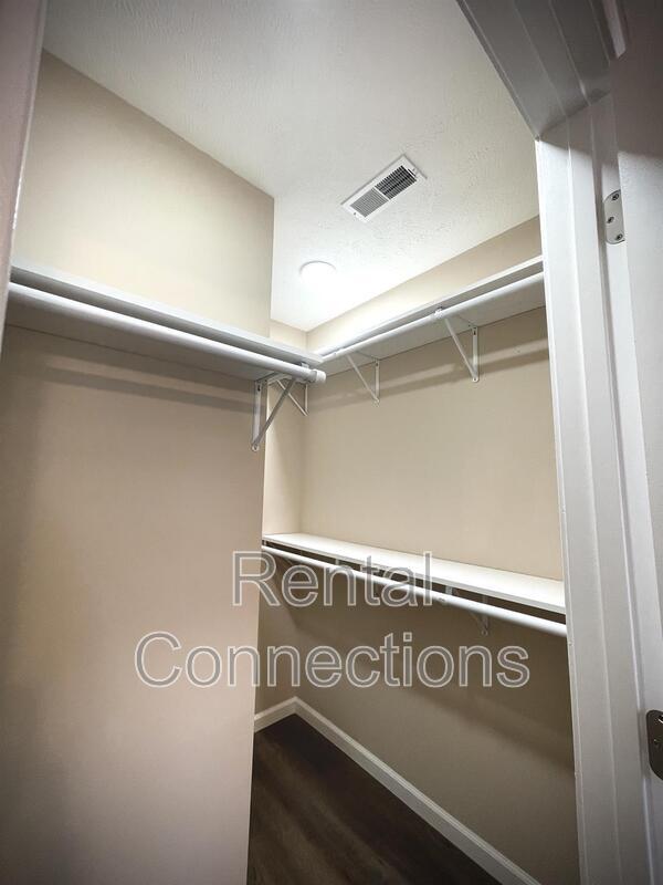 Building Photo - 810 S Bentley St