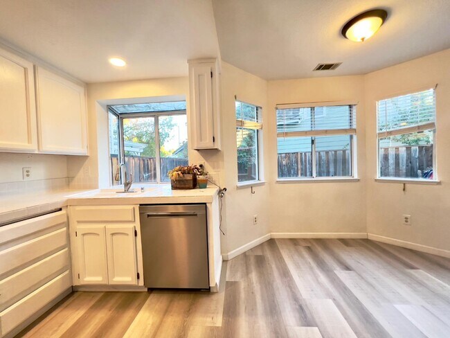 Building Photo - 479 Tioga Ct