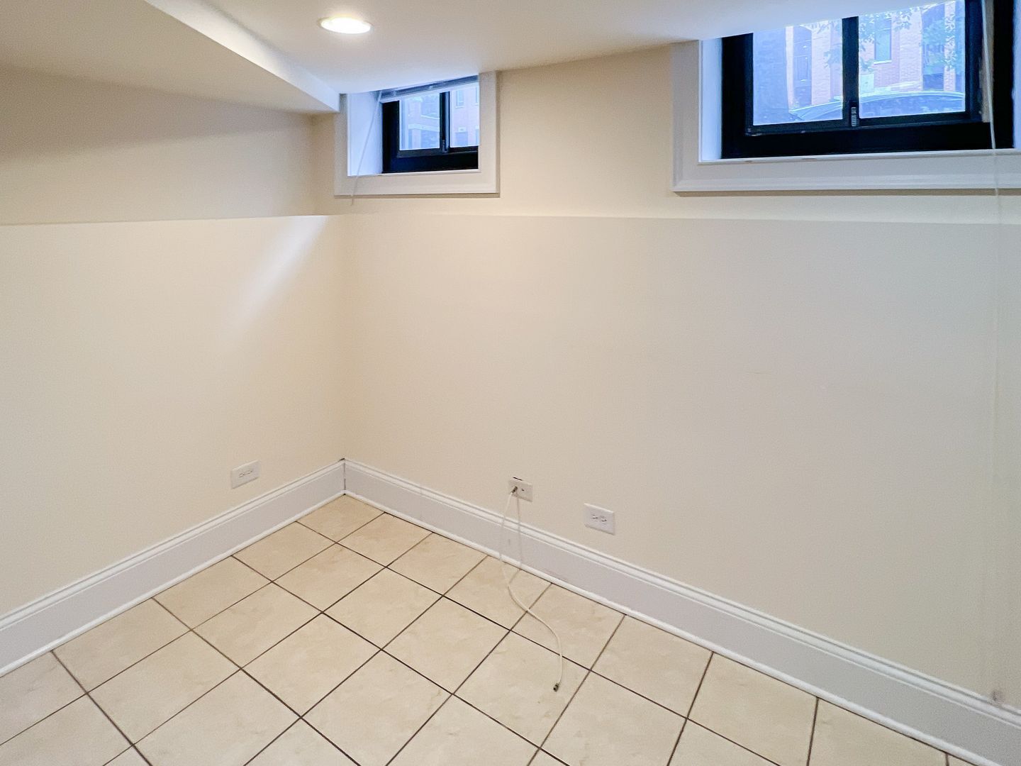 Building Photo - 871 W Lill Ave