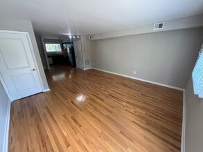 Building Photo - Spacious 2 Bedroom 1.5 Bath townhome available. ?