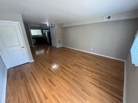 Building Photo - Spacious 2 Bedroom 1.5 Bath townhome available. ?