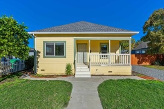 Building Photo - Welcoming 3-Bedroom, 1-Bath Single-Family Home