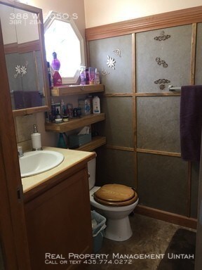 Building Photo - Great 3 Bed 2 Bath House in Sunburst Terrace