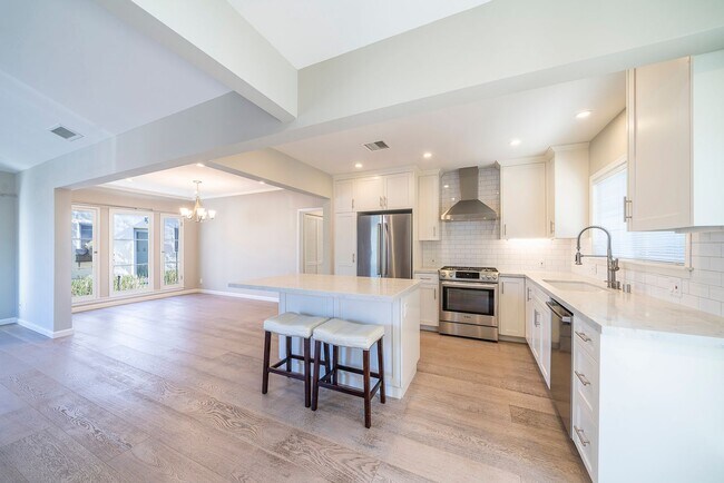 Building Photo - Warm & Inviting Venice Beach Rental Home!