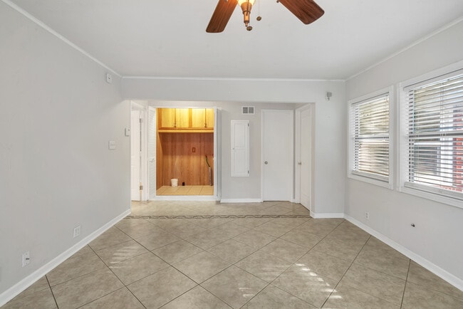 Building Photo - 5230 S Marion Ave