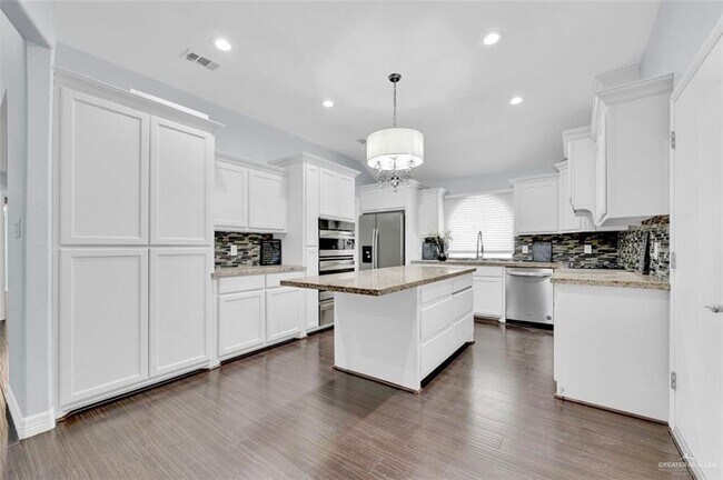 Building Photo - 817 Cimarron Dr