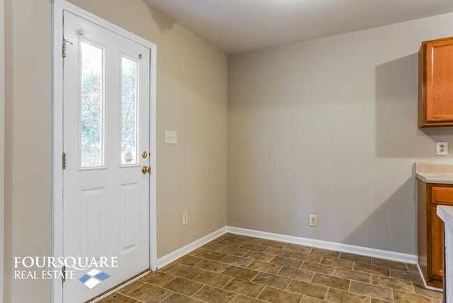 Building Photo - Single Family House | 1st floor Bedroom | ...