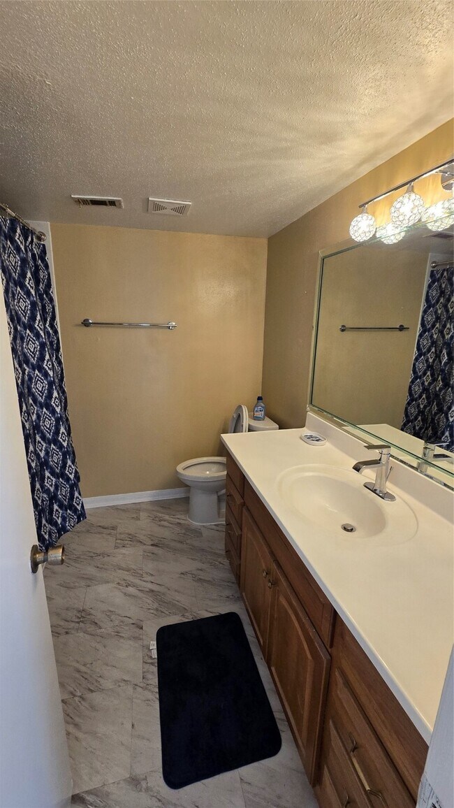 Building Photo - 135 April Point Dr N