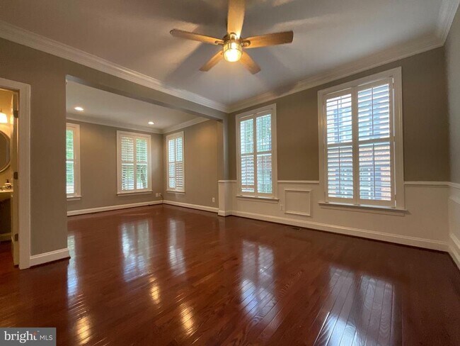 Building Photo - 3911 Chain Bridge Rd