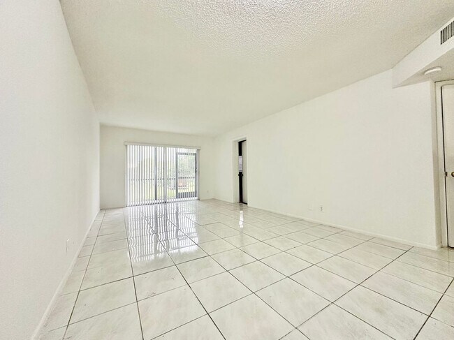 Building Photo - 7900 Fairview Dr