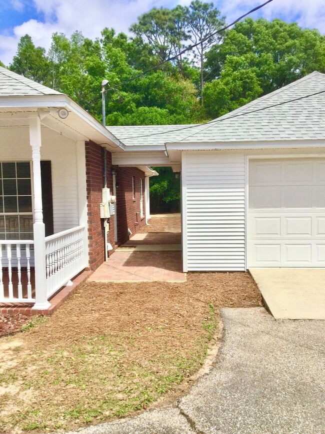 Building Photo - Custom Home On 1.78 Acre Lot
