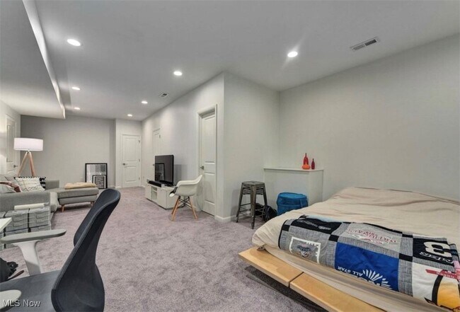 Building Photo - 1926 W 52nd St