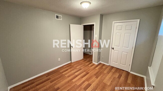 Building Photo - 381 N Manassas St