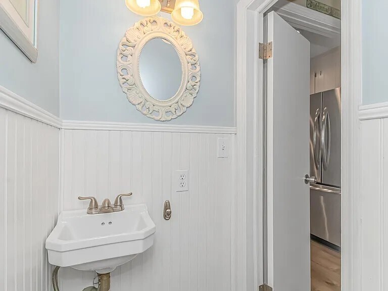 Building Photo - 163 Parkview Dr