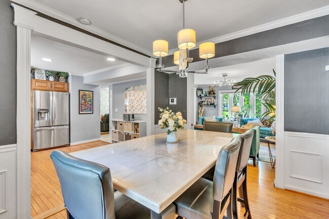 Building Photo - Modern 4 BR Colonial Retreat in River Bend...
