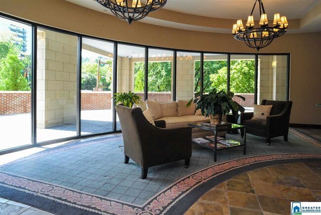 Building Photo - 2600 Highland Ave