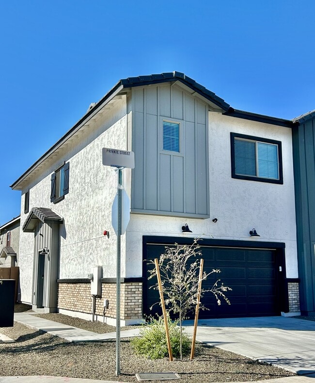 Building Photo - 7506 S 75th Dr