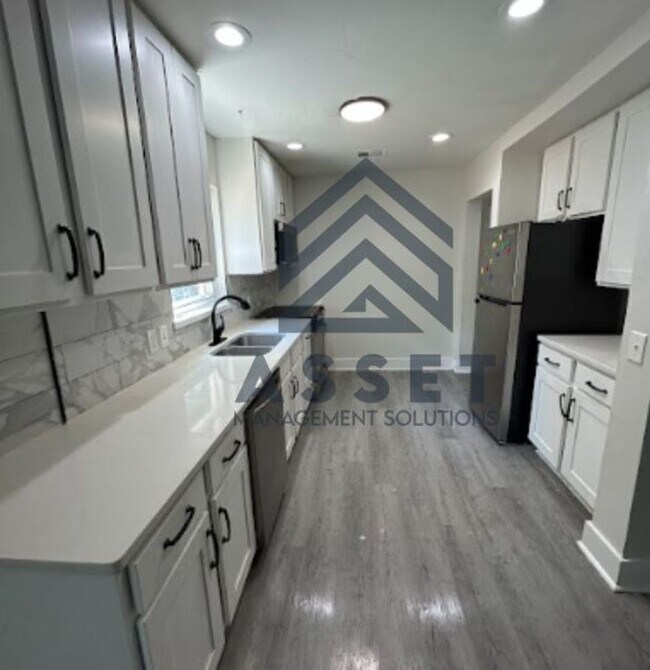 Building Photo - 2116 Westchester Dr