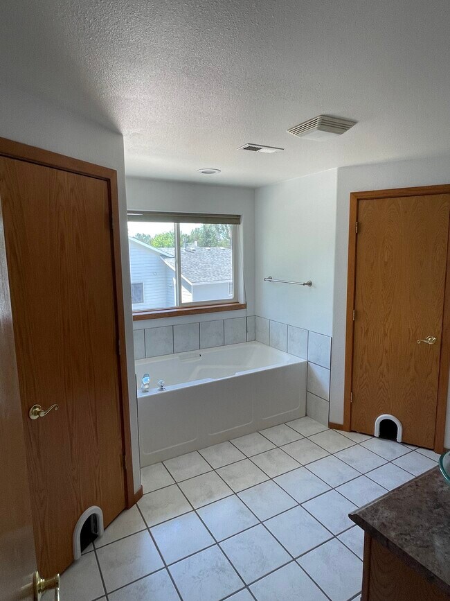 Building Photo - 740 E Opal Ct