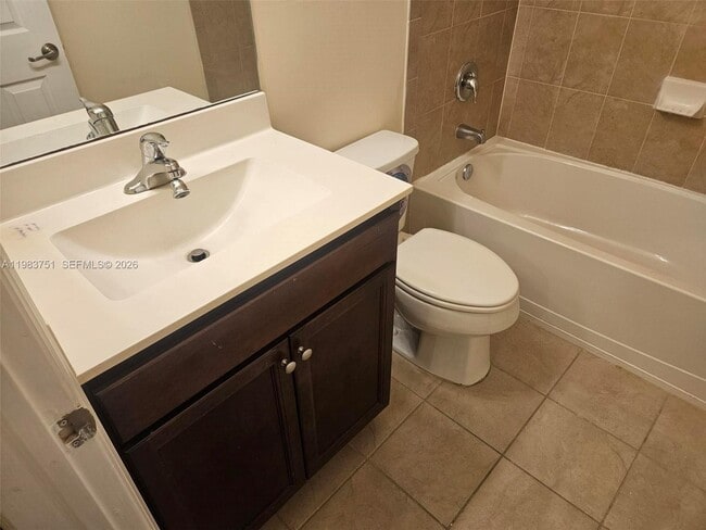 Building Photo - 142 SE 28th Ter