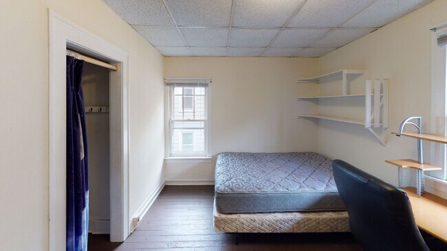 Building Photo - 321-321.5-3215 Hillview Pl