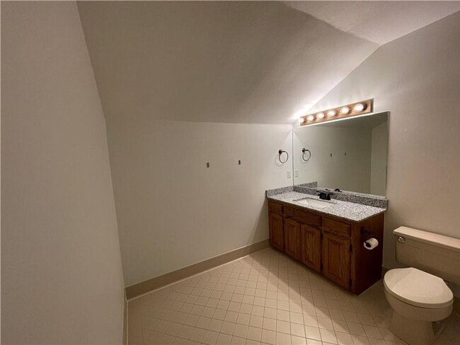 Building Photo - Gorgeous 3-Bed, 2.5-Bath Retreat Near Veterans Park