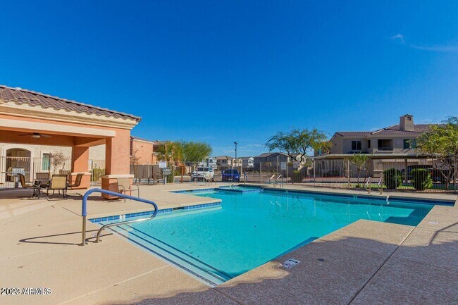 Building Photo - 900 S Canal Dr