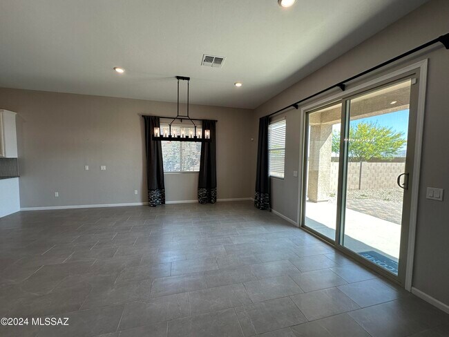 Building Photo - 12474 N Appling Ave