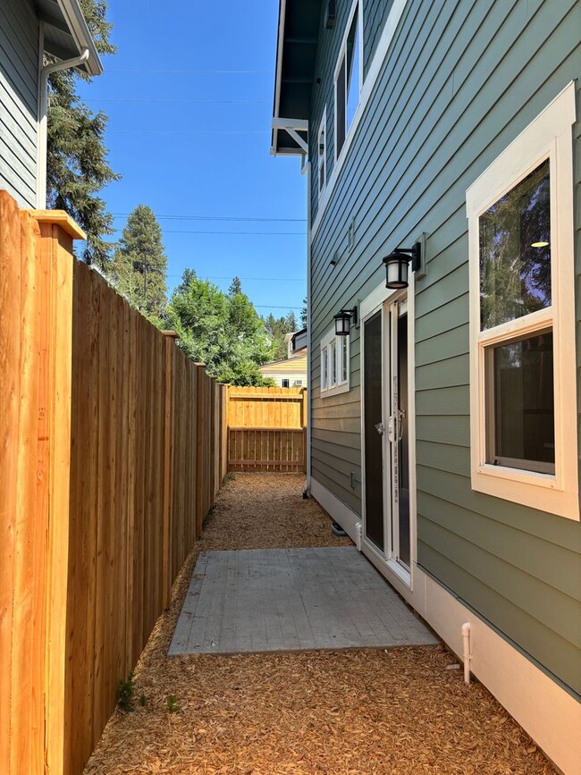 Building Photo - 2 Bed 2.5 Bath New-Construction Duplex
