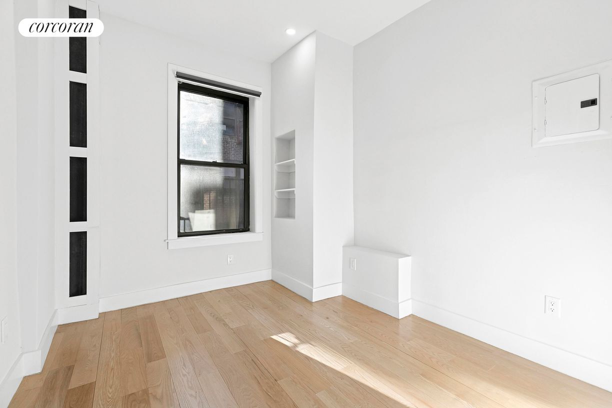 Building Photo - 202 W 96th St