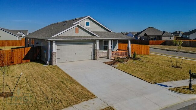 Building Photo - Move In Specials! Elevated Living in Owasso